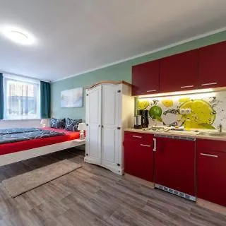 Grosser Gartenbungalow Nr 3 Mit Terrasse - Strandvogtei *