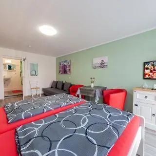 Grosser Gartenbungalow Nr 3 Mit Terrasse - Strandvogtei *